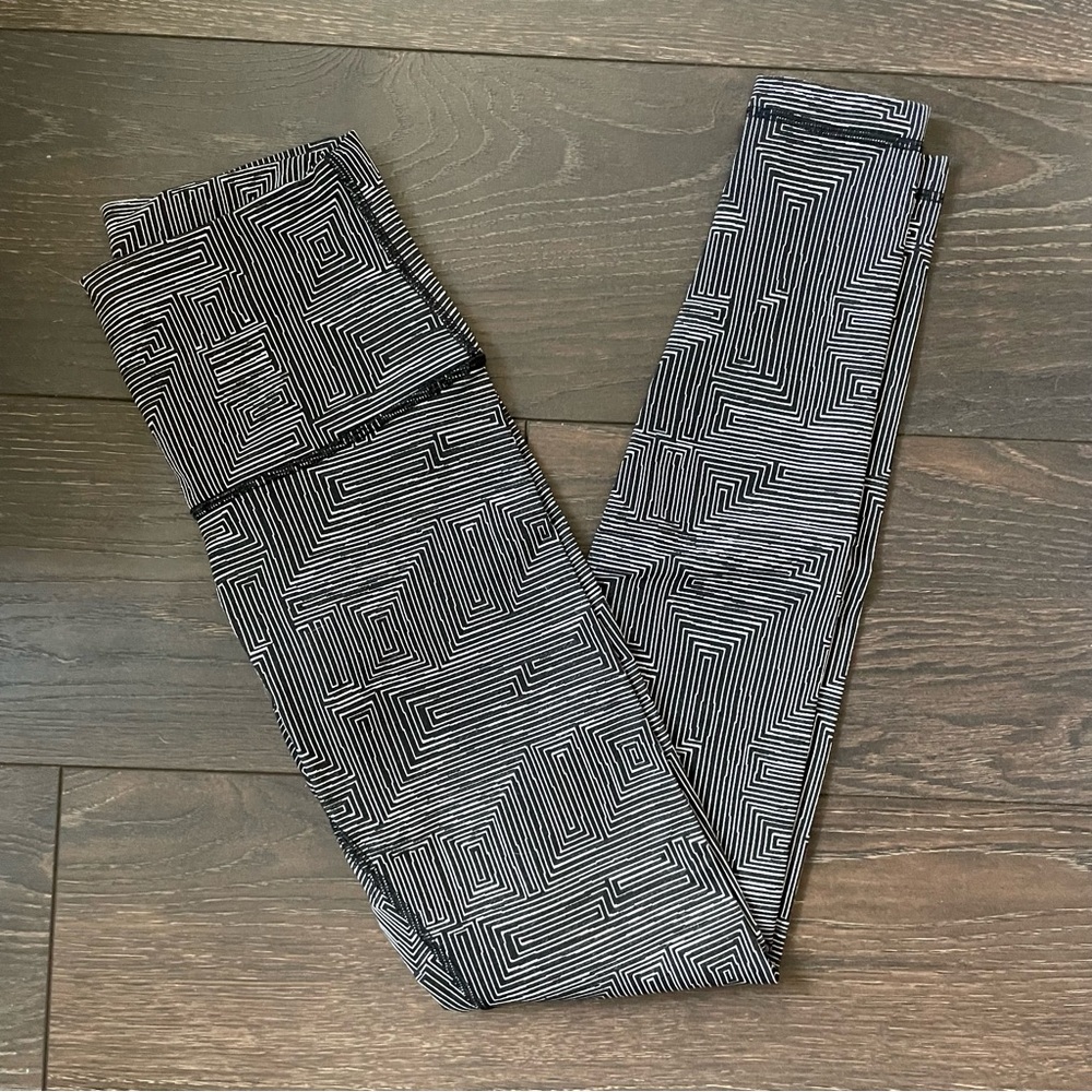 Lululemon High Rise Wunder Under in Maze Jacquard White Black (6)